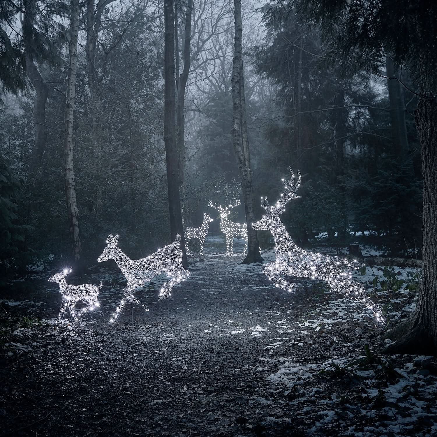 Conjunto Navideño de 5 Renos Iluminados con LED en Dos Colores