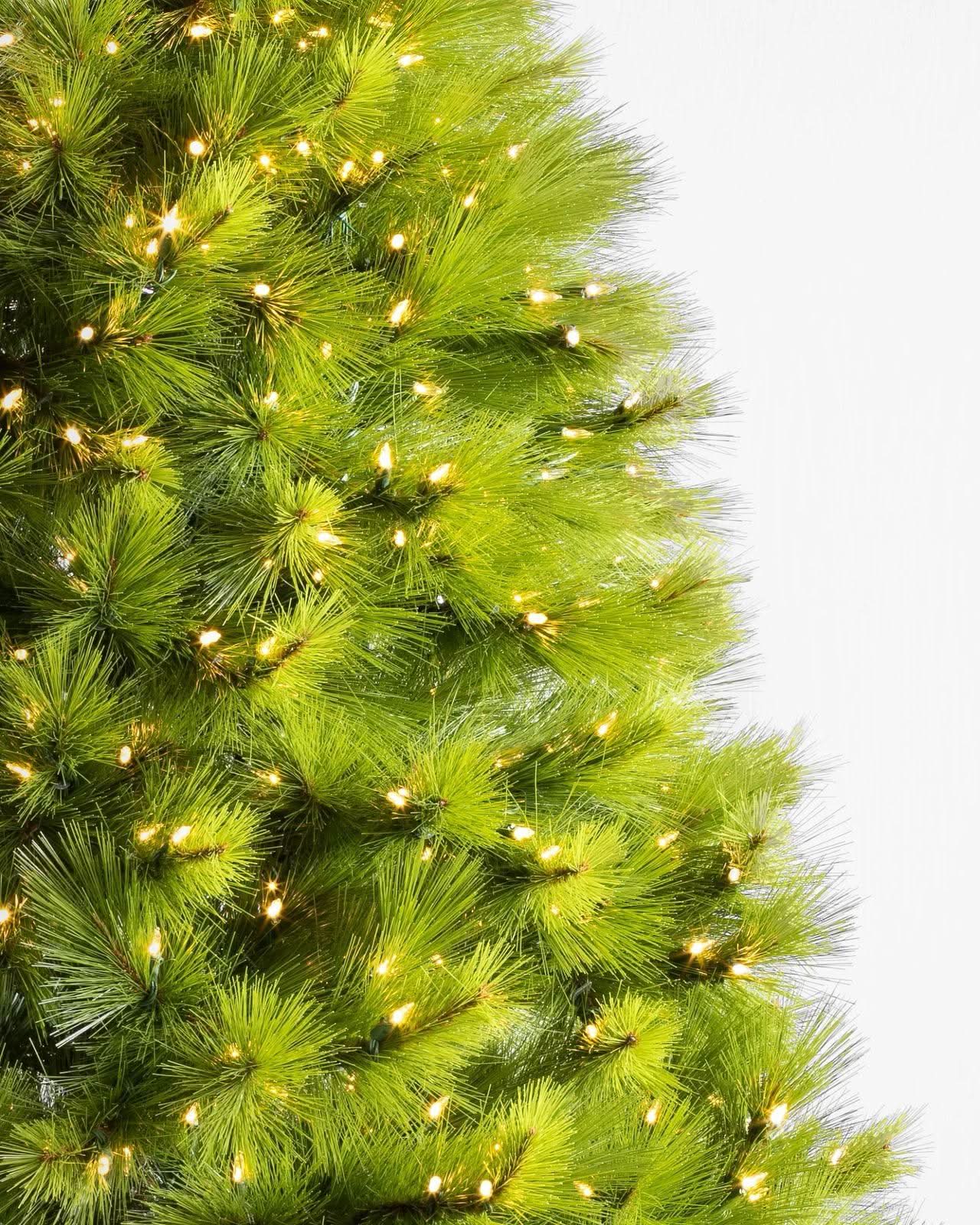 Árbol de Navidad Verde Monterey Pine con Ramas Largas, Base Metálica y Micro LEDs Integrados