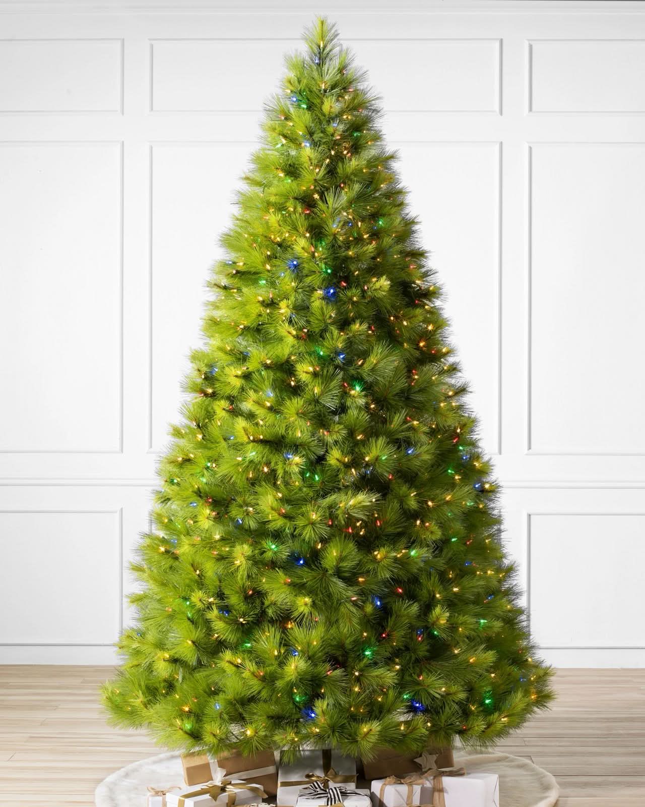 Árbol de Navidad Verde Monterey Pine con Ramas Largas, Soporte Metálico y Micro LEDs de Colores Integrados