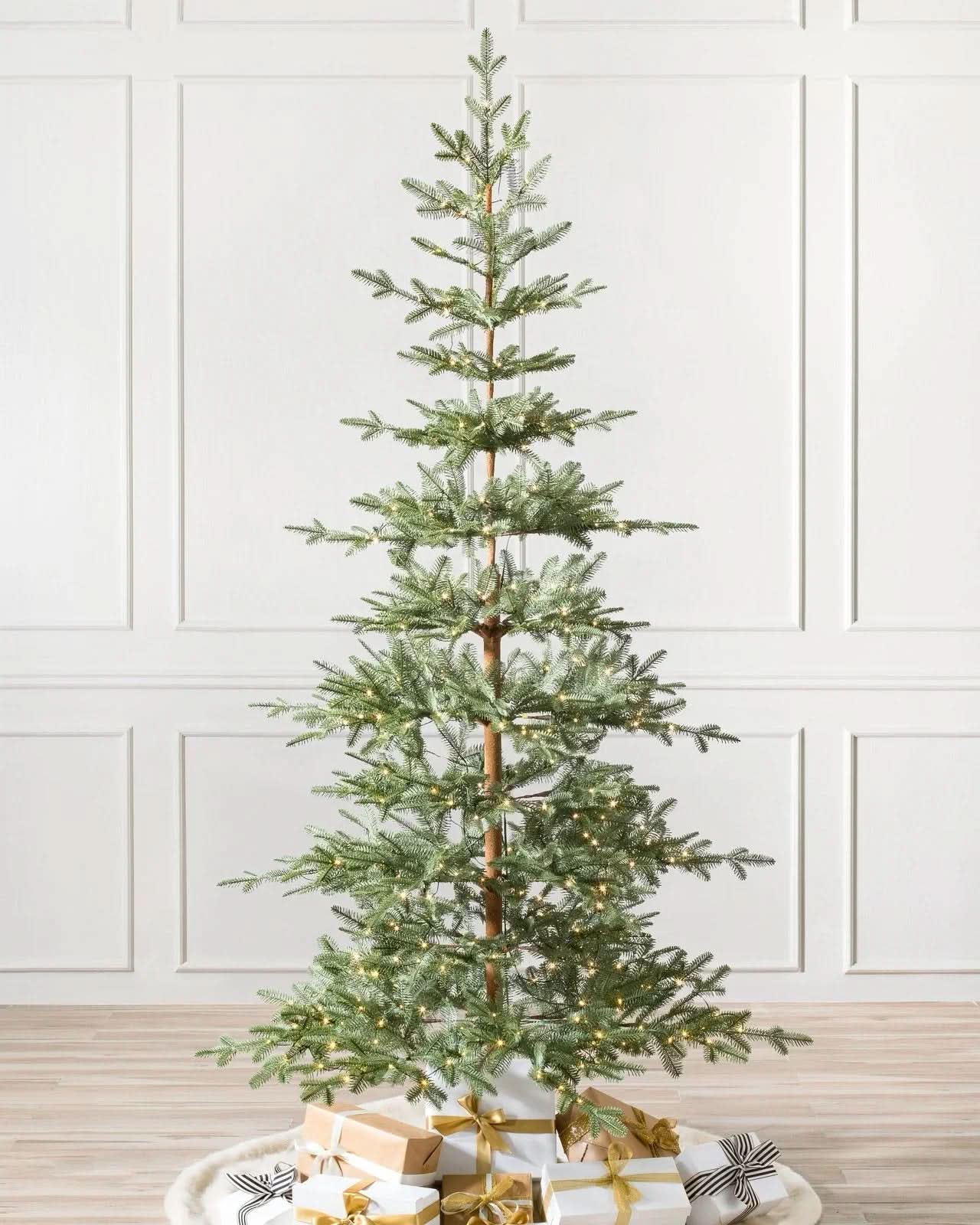 Árbol de Navidad Slim Alpine con Ramas Articuladas, Base Metálica y Micro LEDs Integrados