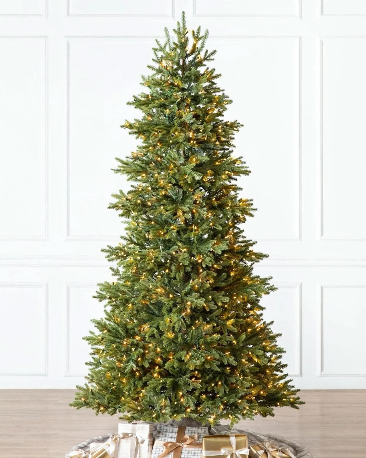 Árbol de Navidad Silverado Slim con Ramas Articuladas, Soporte Metálico y Micro LEDs Integrados