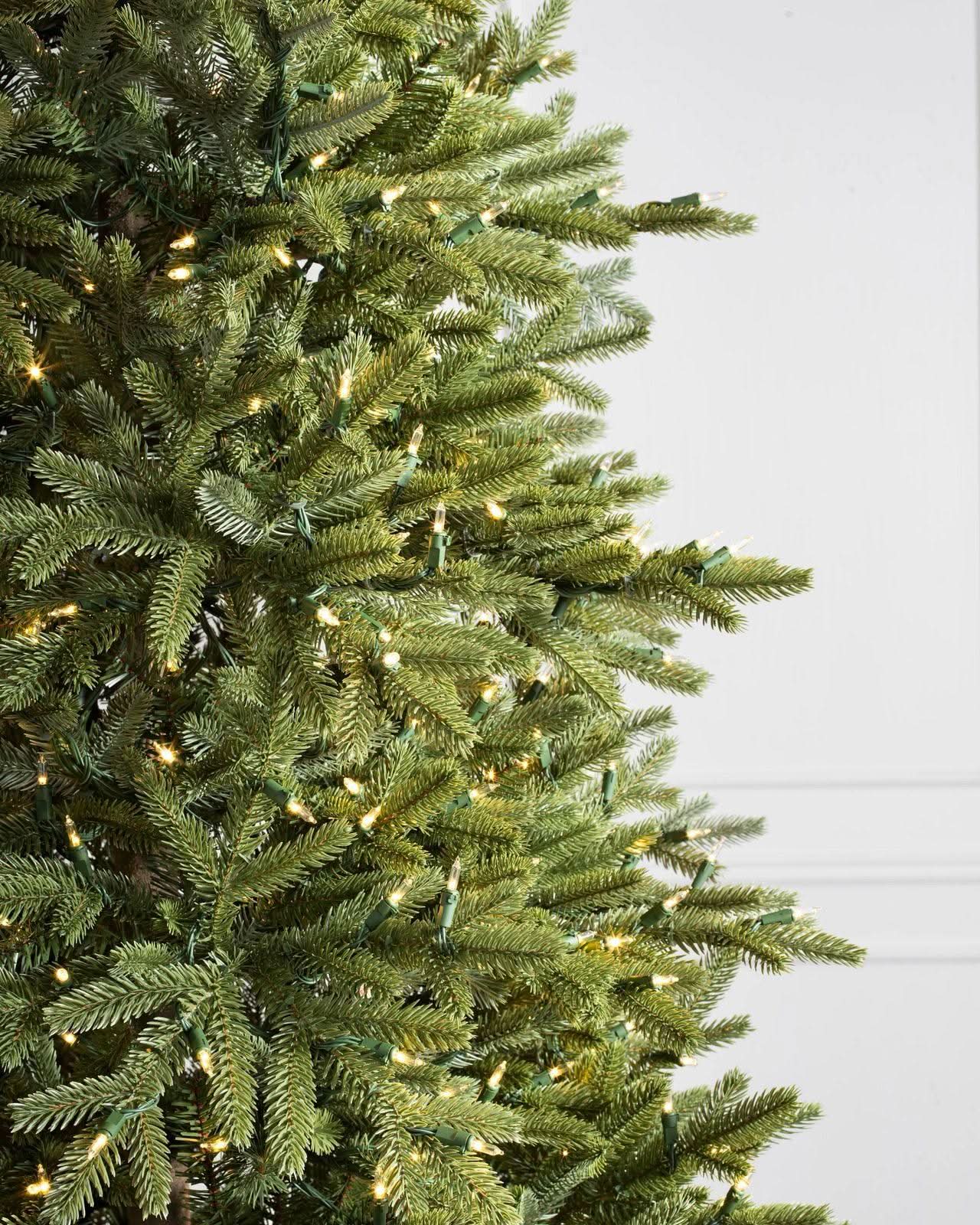 Árbol de Navidad Silverado Slim con Ramas Articuladas, Soporte Metálico y Micro LEDs Integrados