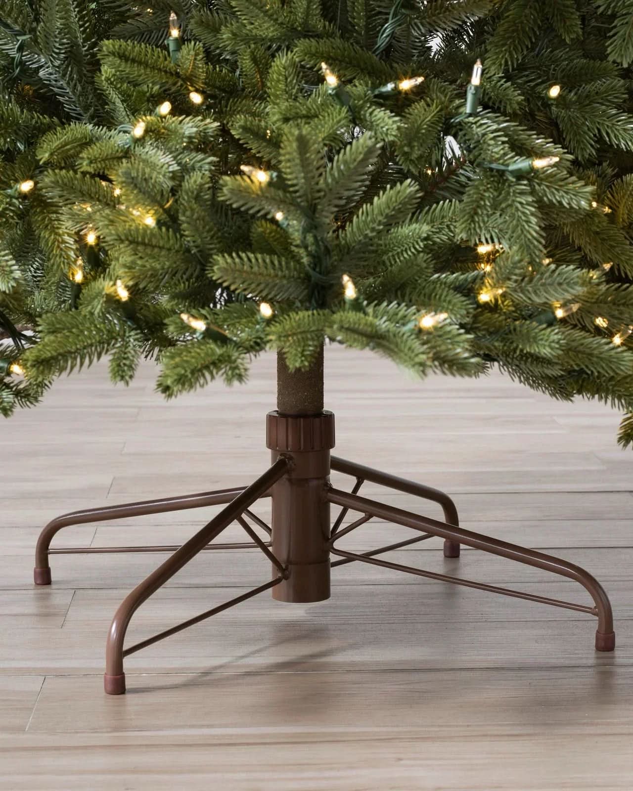 Árbol de Navidad Silverado Slim con Ramas Articuladas, Soporte Metálico y Micro LEDs Integrados