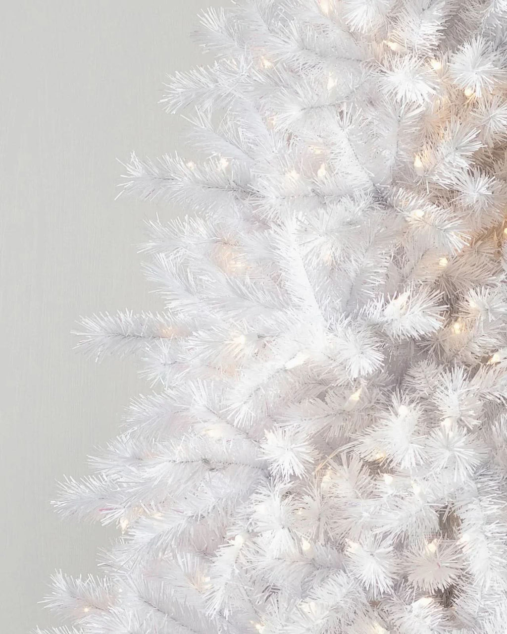 Árbol de Navidad Blanco Classic con Ramas Articuladas, Base Metálica y Micro LEDs Integrados