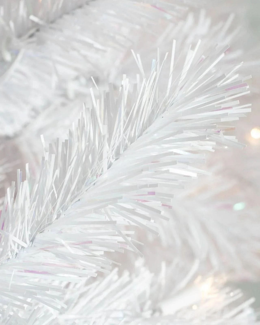 Árbol de Navidad Blanco Classic con Ramas Articuladas, Base Metálica y Micro LEDs Integrados