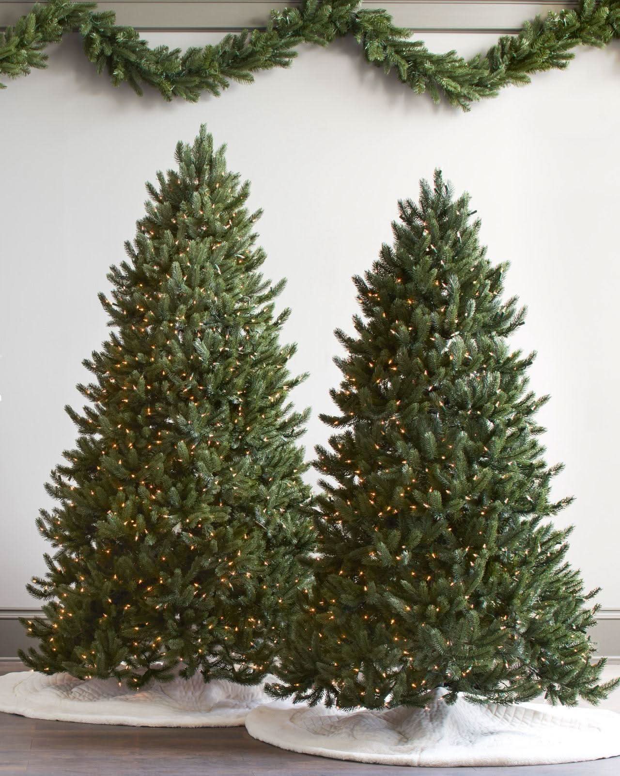 Árbol de Navidad Vermont White Spruce con Ramas Articuladas, Soporte Metálico y Micro LEDs Integrados
