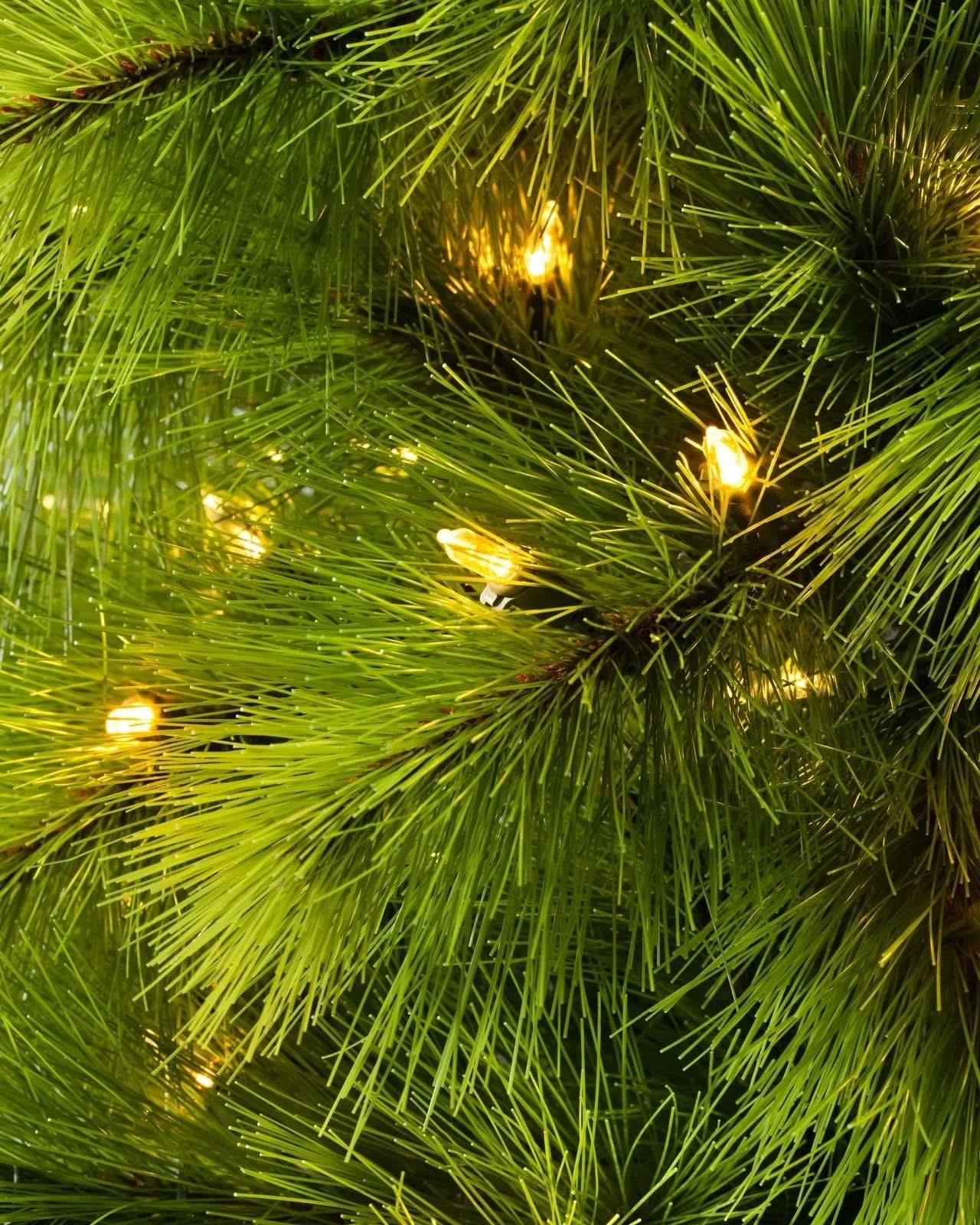 Árbol de Navidad Monterey Pine Slim con Ramas Articuladas, Base Metálica y Micro LEDs Integrados