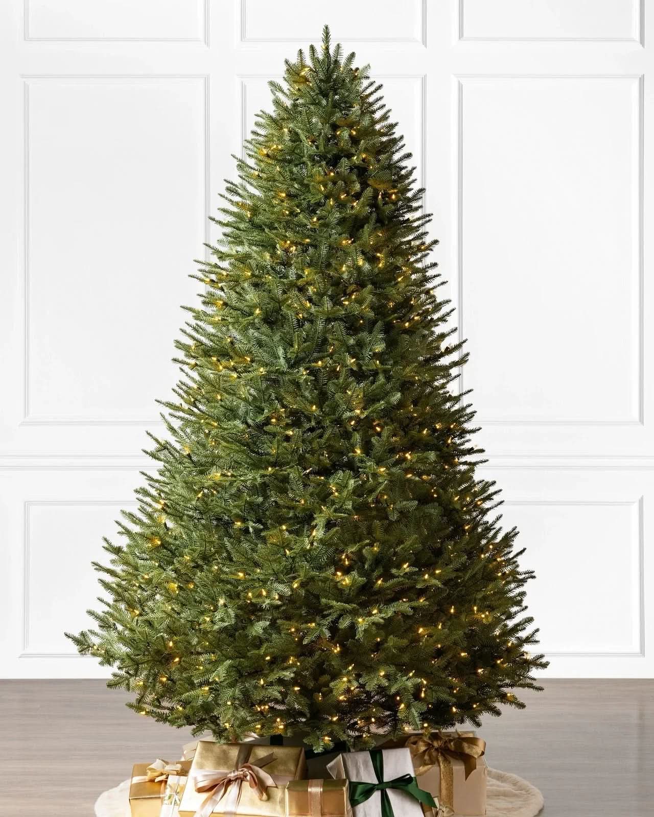 Árbol de Navidad Verde Premium con Ramas Articuladas, Base Metálica y Micro LEDs Integrados