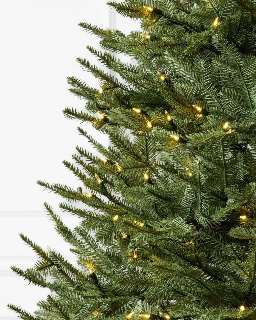 Árbol de Navidad Verde Premium con Ramas Articuladas, Base Metálica y Micro LEDs Integrados