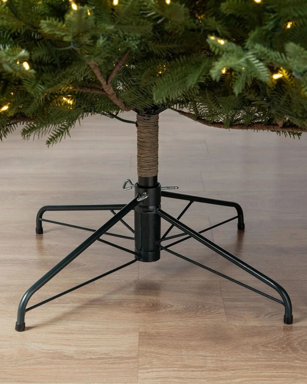 Árbol de Navidad Verde Premium con Ramas Articuladas, Base Metálica y Micro LEDs Integrados