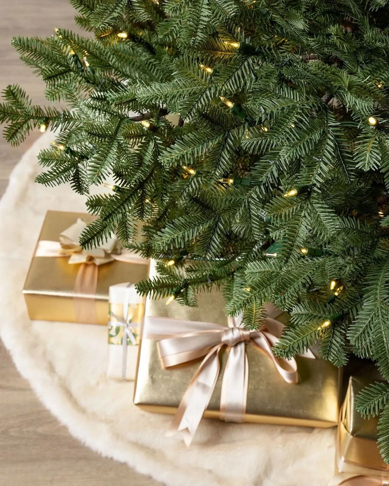 Árbol de Navidad Verde Premium con Ramas Articuladas, Base Metálica y Micro LEDs Integrados