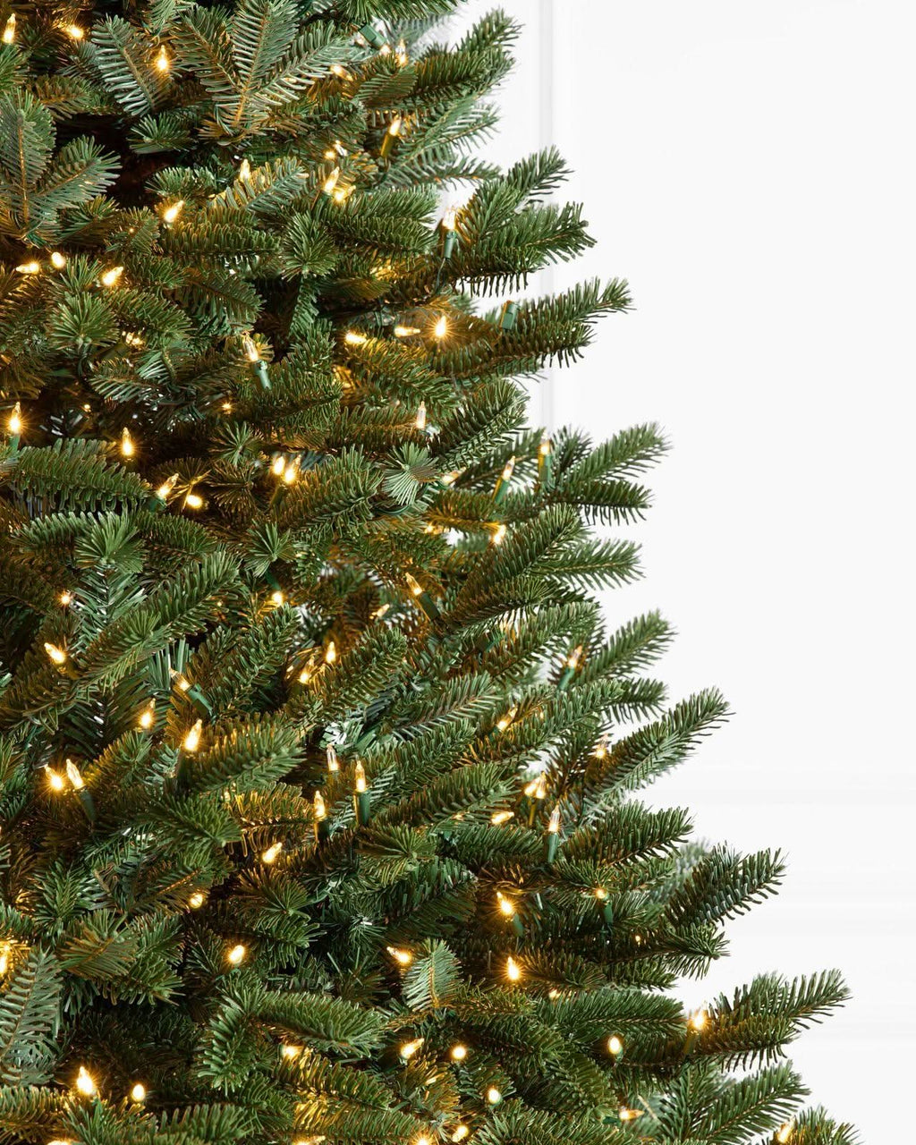 Árbol de Navidad Verde Tradicional con Ramas Articuladas, Soporte Metálico y Micro LEDs Incorporados