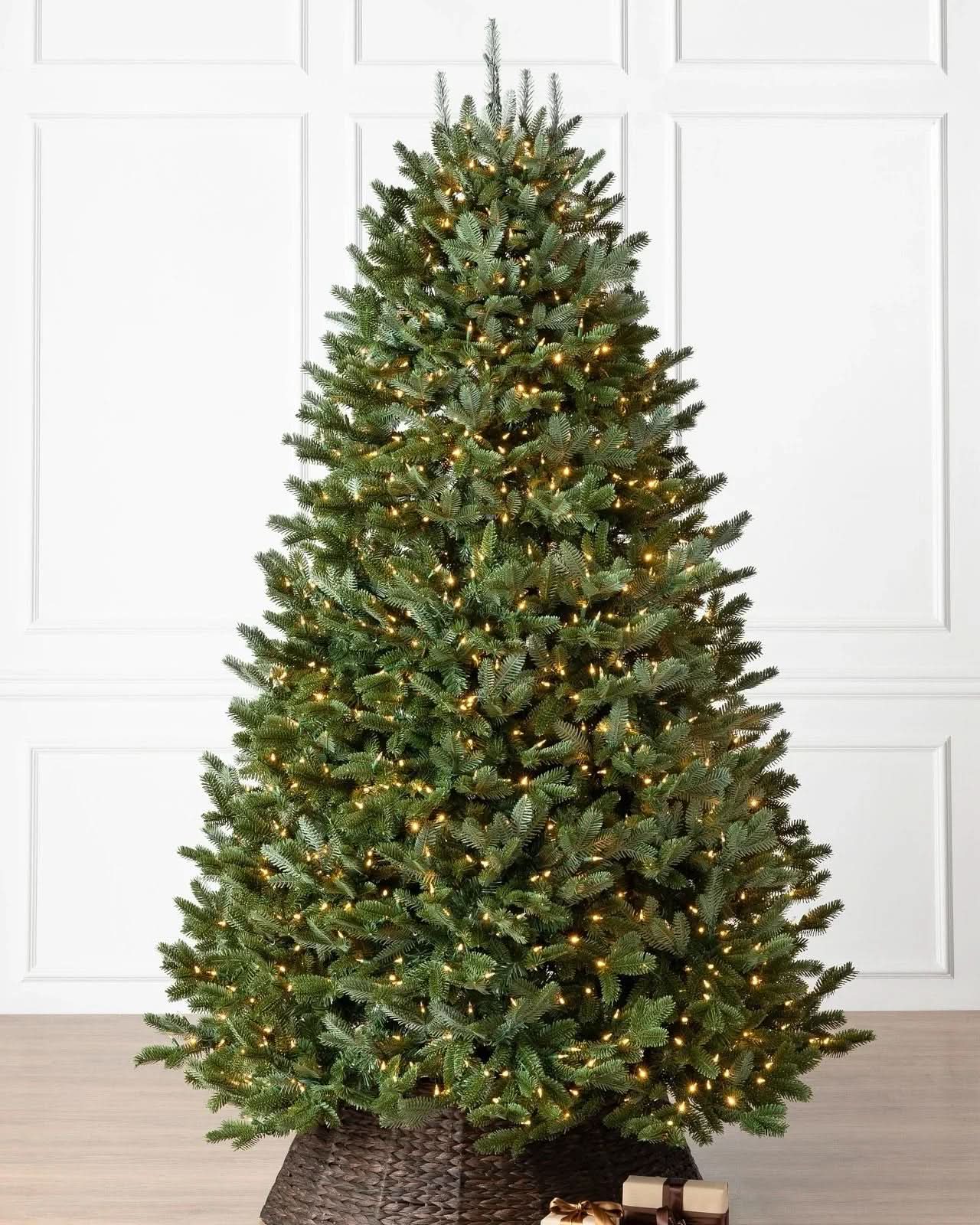 Árbol de Navidad Verde Premium con Ramas Articuladas, Soporte Metálico con Ruedas y Micro LEDs Incorporados
