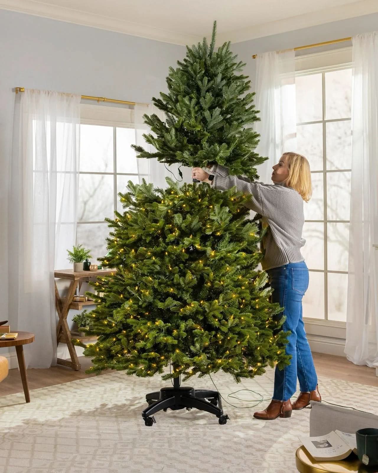 Árbol de Navidad Verde Premium con Ramas Articuladas, Soporte Metálico con Ruedas y Micro LEDs Incorporados