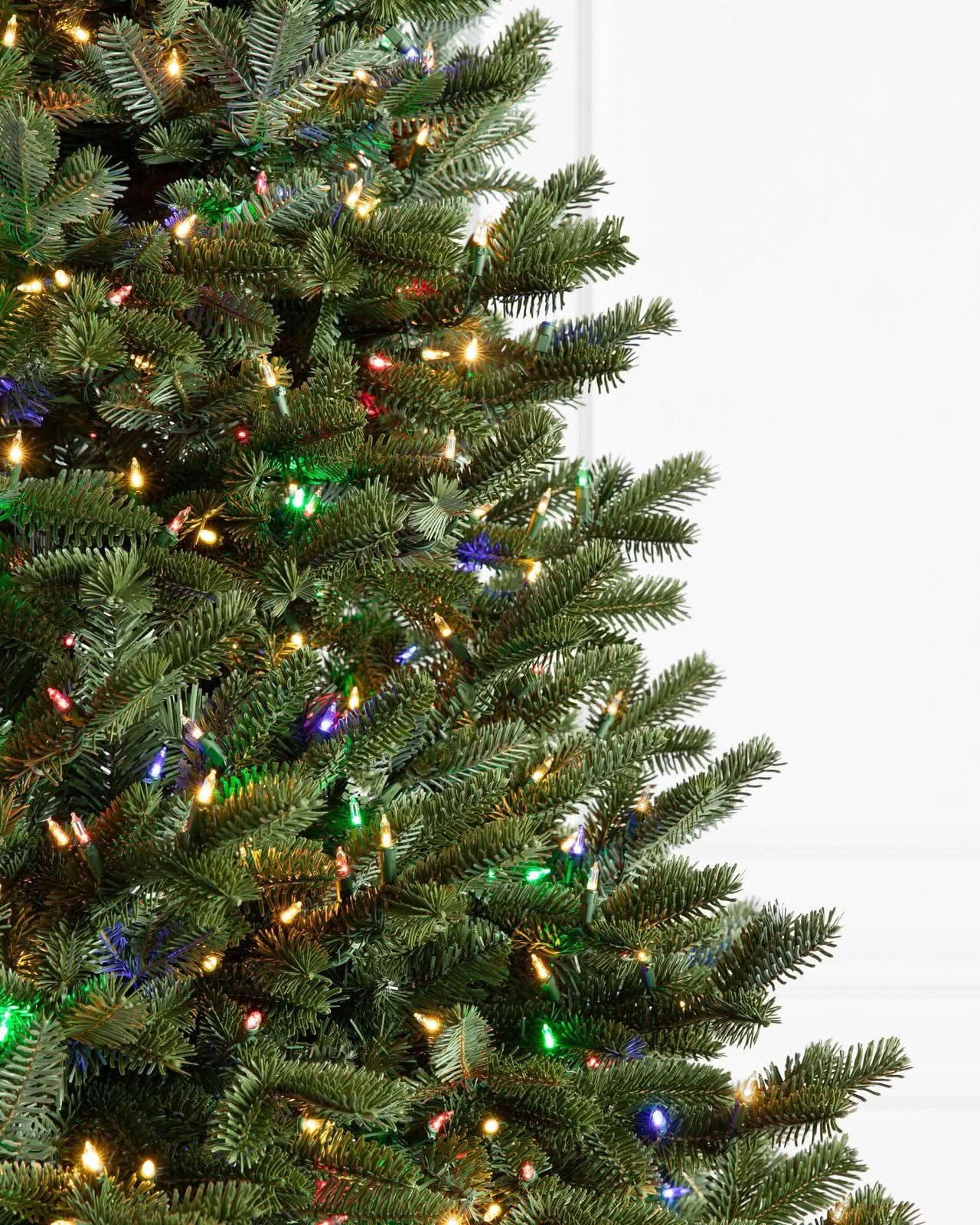 Árbol de Navidad Fraser Fir con Ramas Articuladas, Base Metálica y Luces LED de Colores Integradas